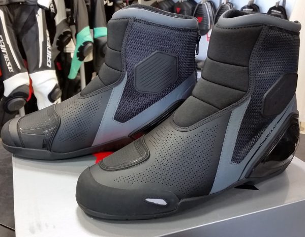 今からの季節にお勧めの『DINAMICA AIR SHOES』が入荷しました。