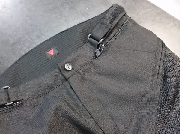 メッシュパンツ『DRAKE AIR D-DRY® PANTS』をご案内しております。