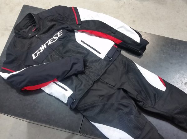 メッシュパンツ『DRAKE AIR D-DRY® PANTS』をご案内しております。