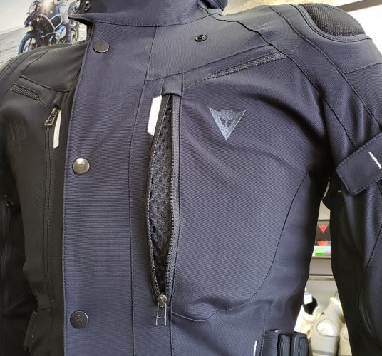 GORE-TEX ジャケットとD-airシステムが融合！『CARVE MASTER 2 D-AIR