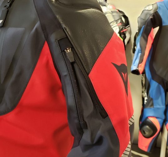 冬のスポーツライディングに。『SPORT MASTER GORE-TEX』