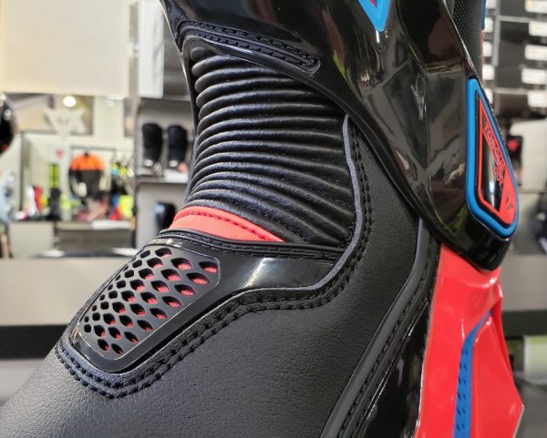 新作レーシングブーツ『TORQUE 3 OUT BOOTS』入荷♪