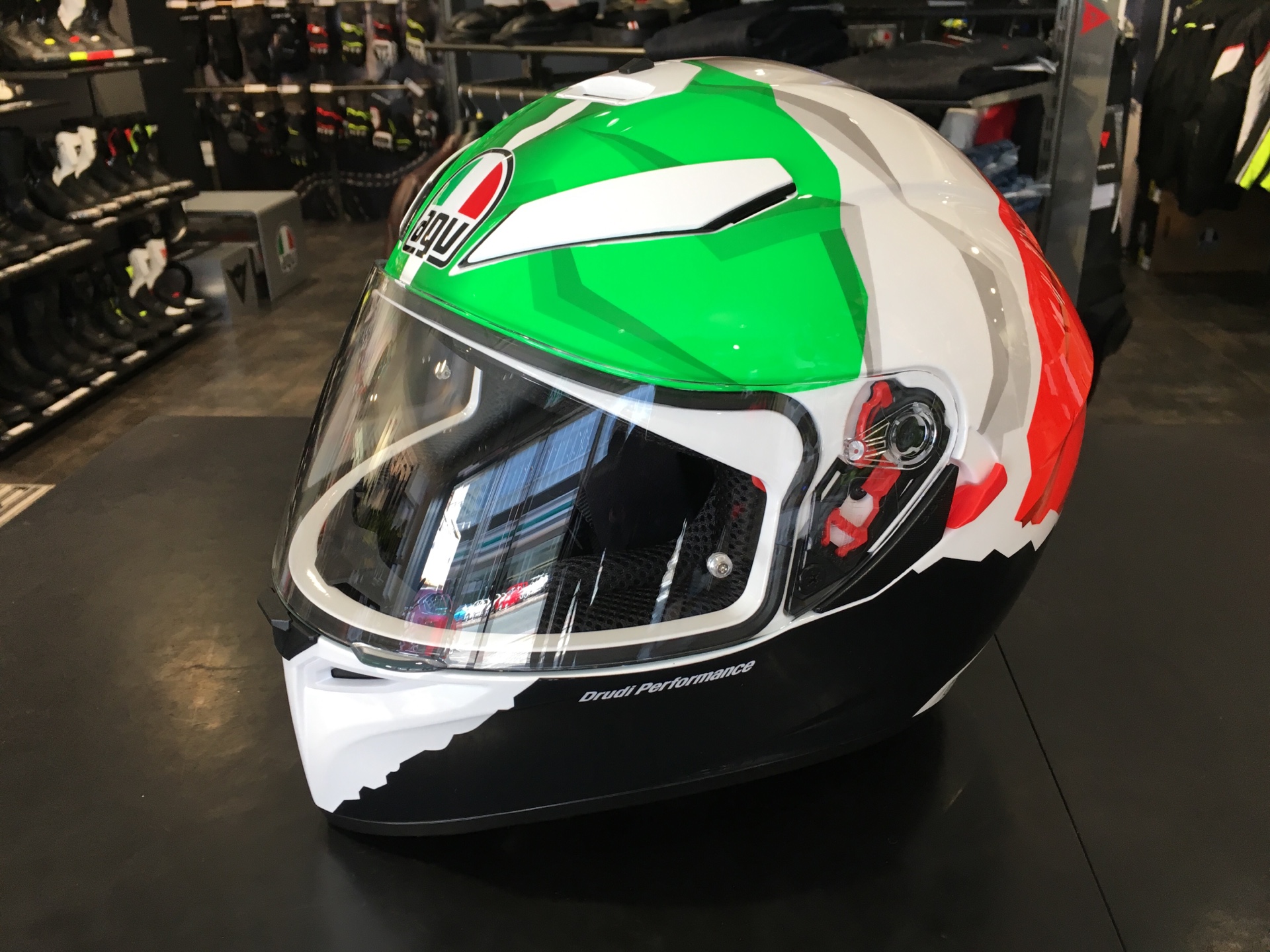 今年大注目ライダーのレプリカヘルメット