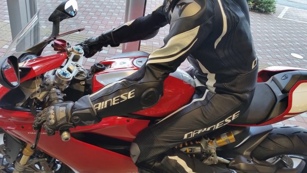 トップグレードのレーシングスーツが入荷!!