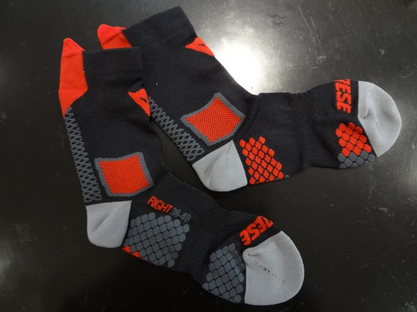 ライディングを足元から支えるD-CORE SOCKシリーズ紹介