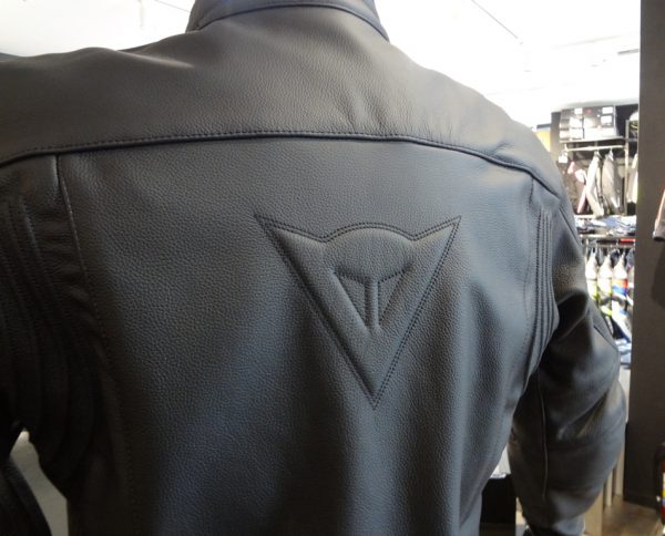 ダイネーゼのスタンダードを感じるレザージャケット「RAZON」ご紹介