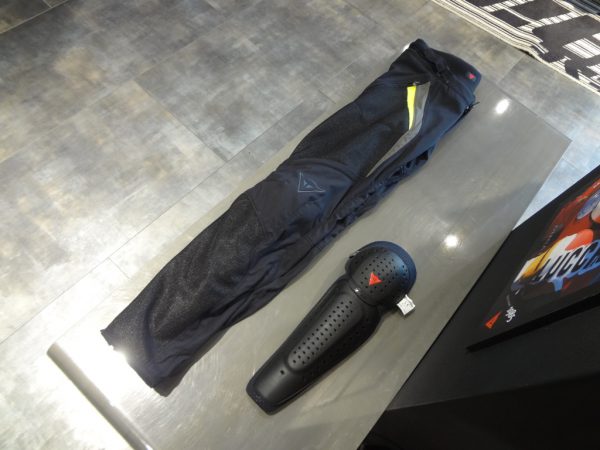 h*o様 KTM メッシュジャケット メッシュパンツセット XL ジャンク 夏のライディングを快適にするメッシュパンツのご紹介