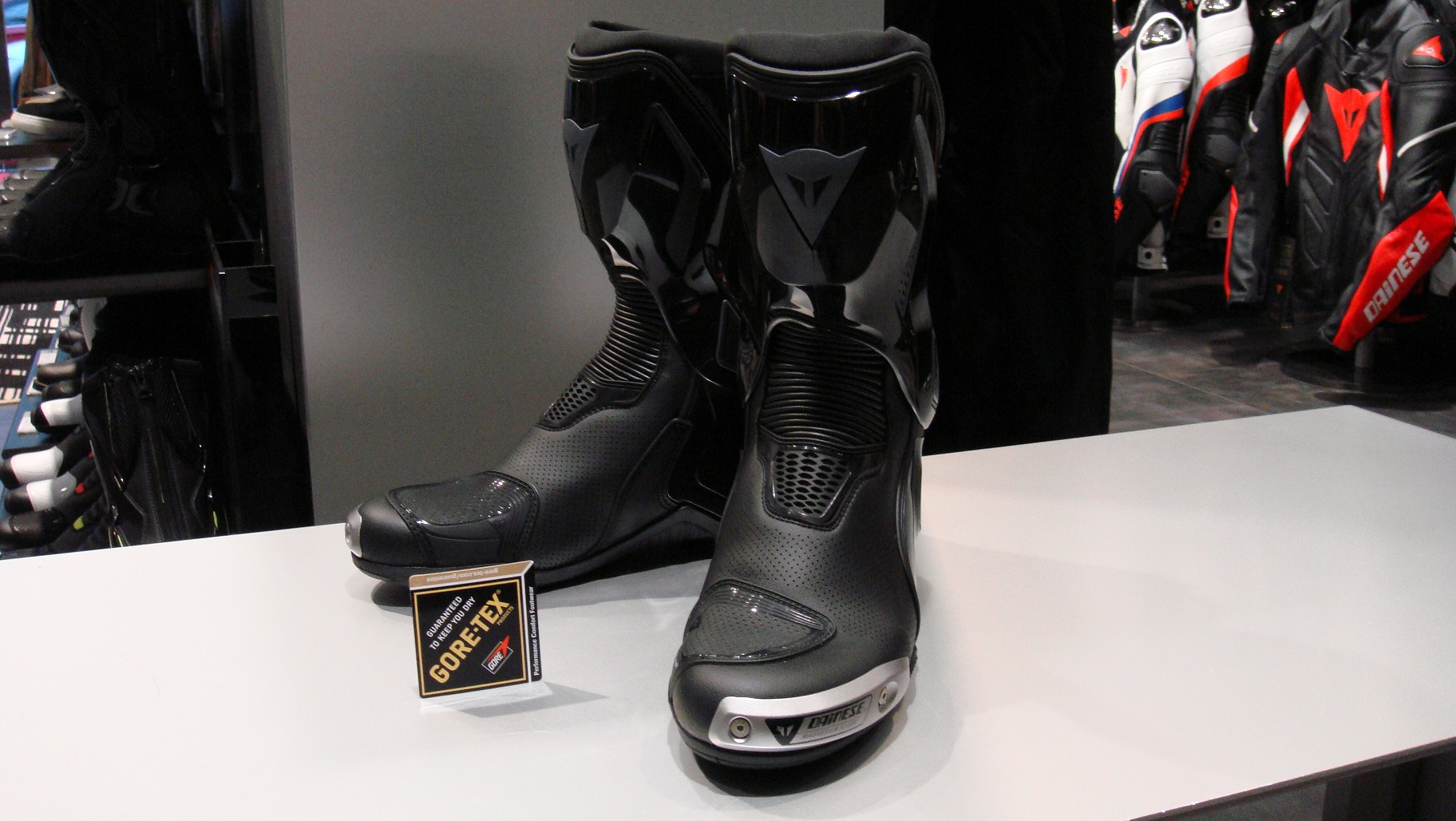 イタリアからNEWモデルが続々と入荷いたしております♪