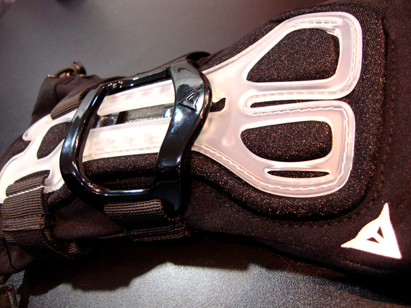 【新品・未使用】ダイネーゼ D-IMPACT 13 D-DRY® GLOVE D-IMPACT 13 D-DRY GLOVE