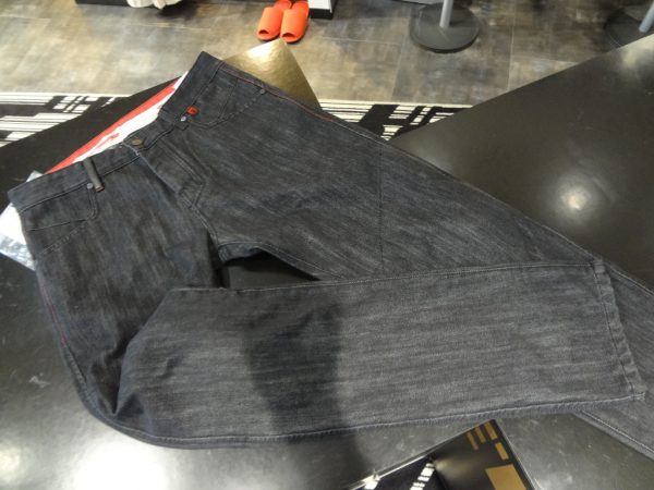定番のライディングデニムパンツ入荷