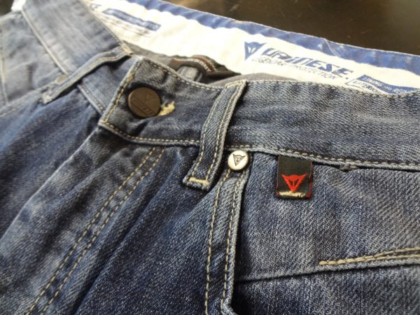 定番のライディングデニムパンツ入荷