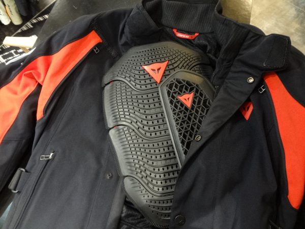 よ*ぼ様 DAINESE D-DRY ジャケット　プロテクター入り オンオフ兼用】プロテクター入りデニムジャケットのご紹介