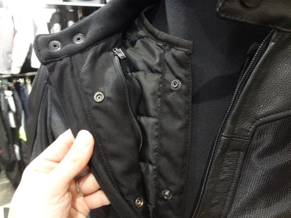 レザー×ファブリック×防水・保温の新作多機能ジャケット紹介