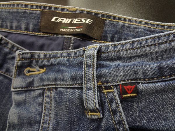 DAINESEの新定番デニムパンツご紹介