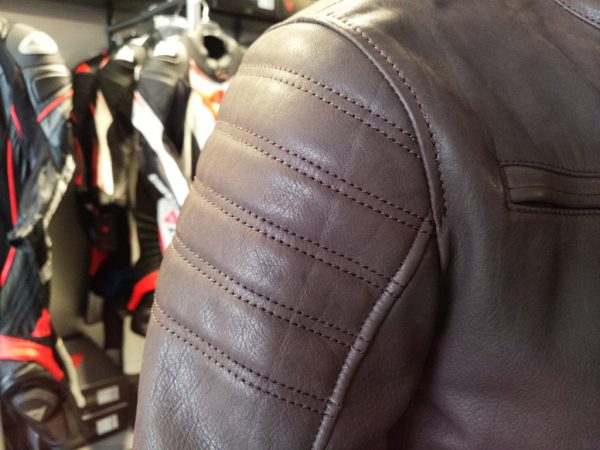 54 ダイネーゼ　レザージャケット　BRYAN LEATHER JACKET Dainese Bryan Leather Jacket Review at RevZilla.com - YouTube