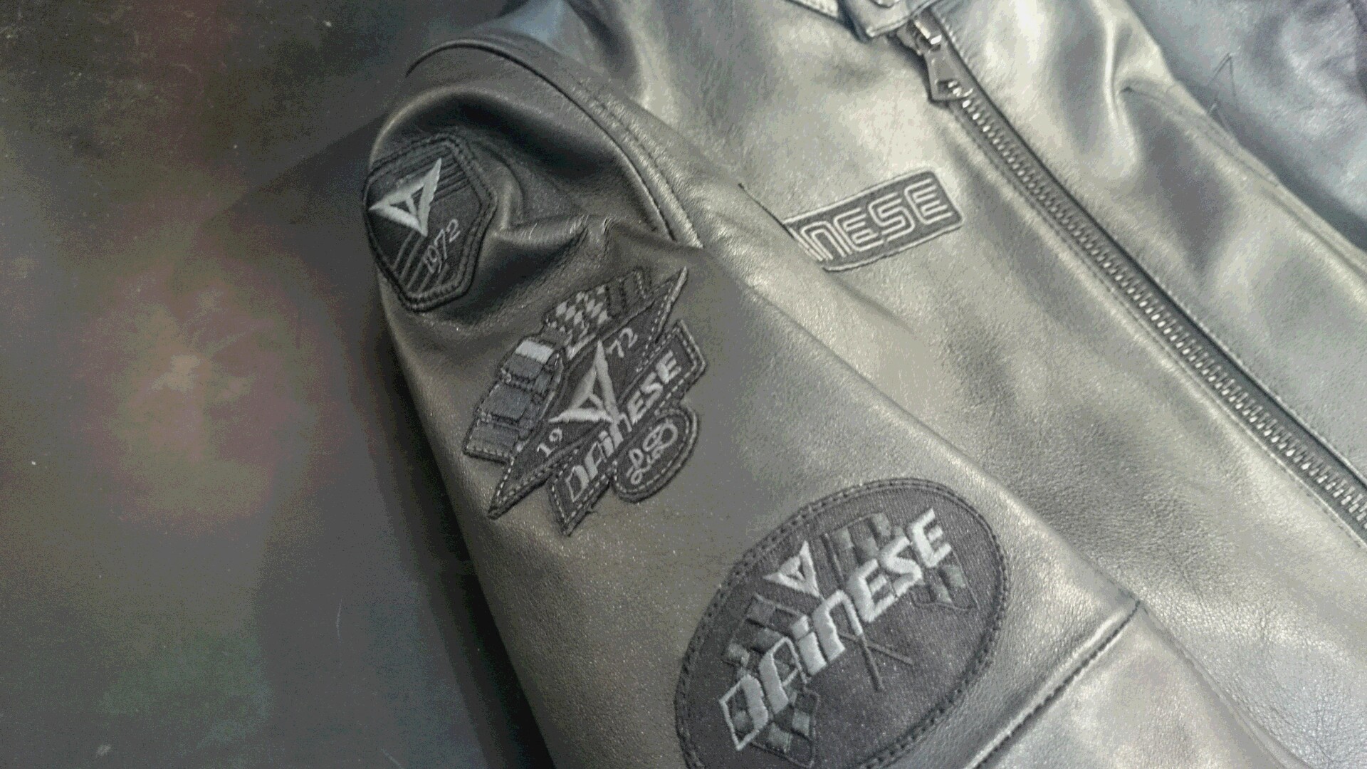 DAINESEとAGVの記念レザージャケット