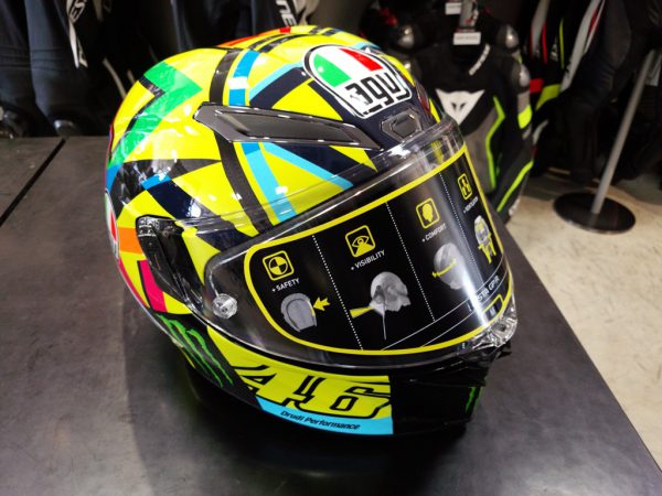 ロッシ選手の新作レプリカグローブが入荷しております。