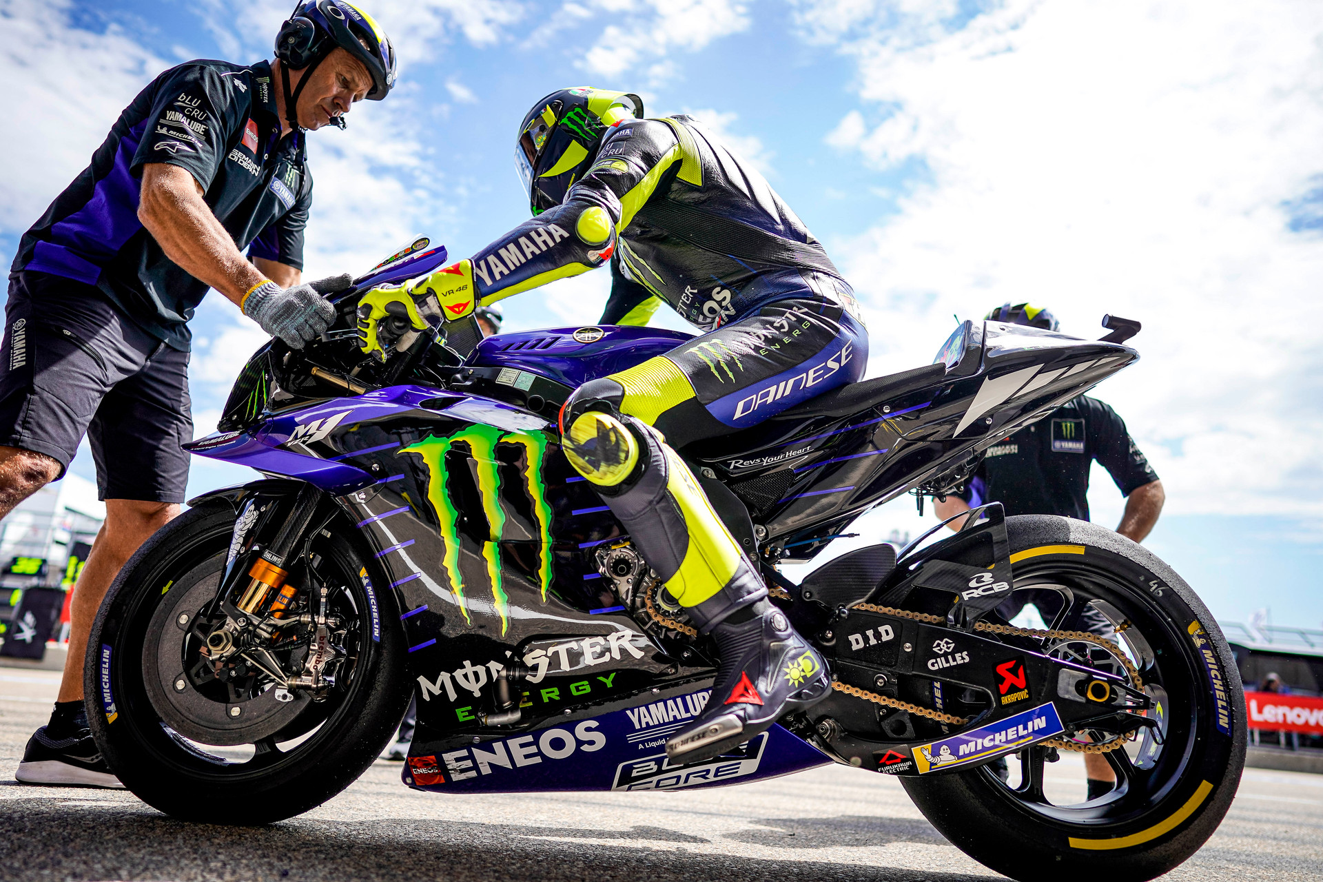 ダイネーゼだけの履き心地と安全性【AXIAL D1】