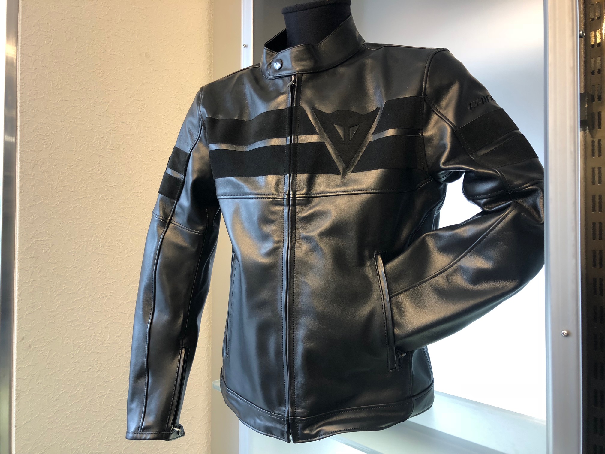 おしゃれと機能面もあわせもつ新作ジャケットが入荷いたしました