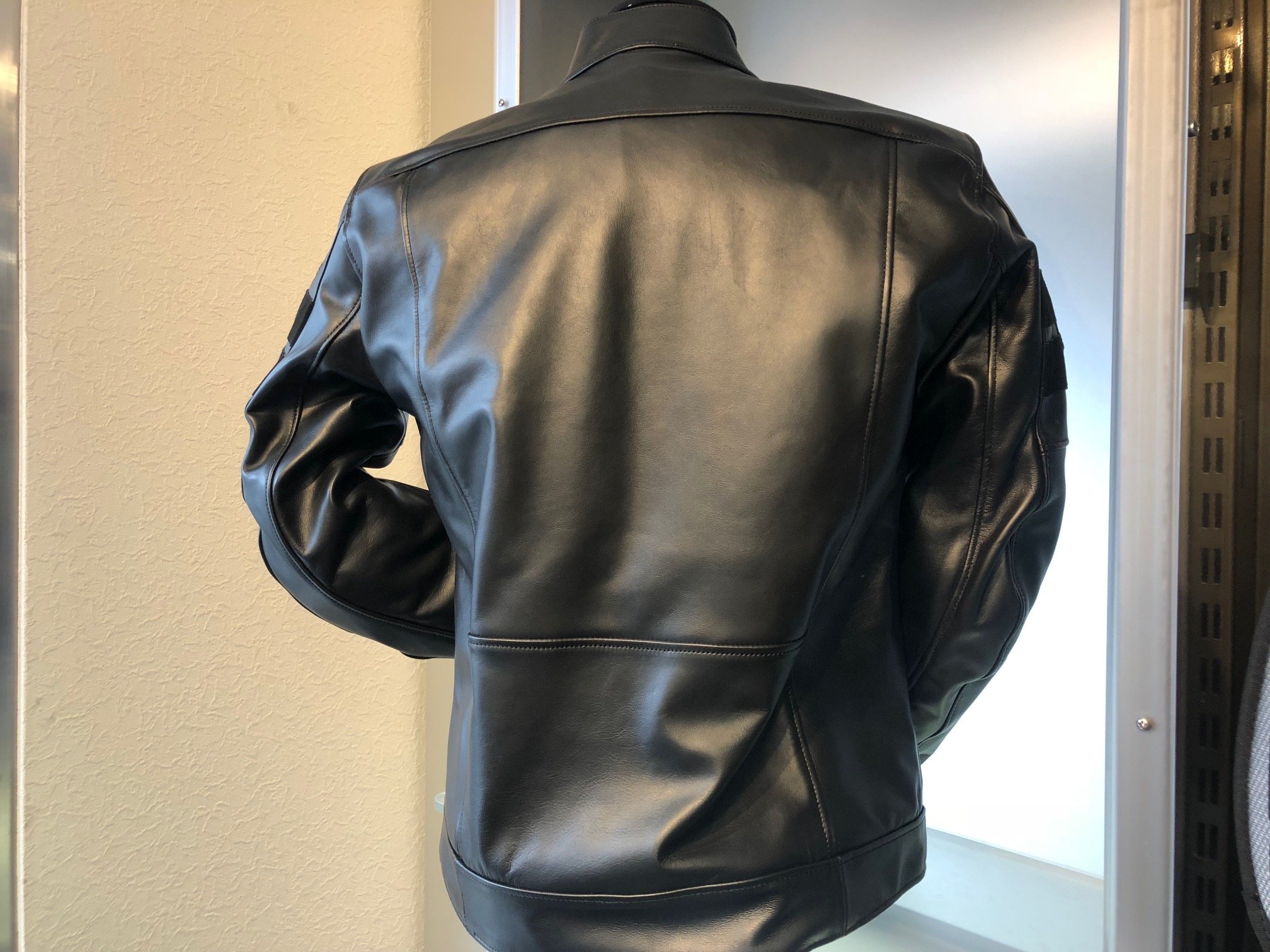 おしゃれと機能面もあわせもつ新作ジャケットが入荷いたしました