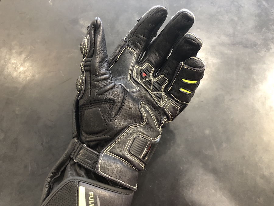 優れた安全性と快適な使い心地【FULL METAL 6 GLOVES】