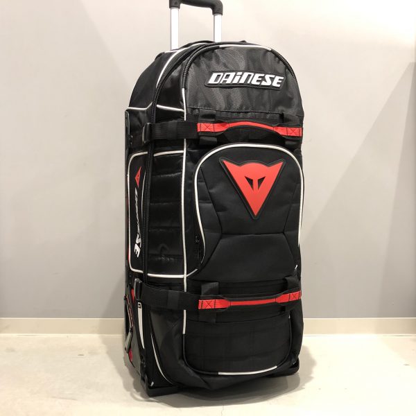 サーキットに必要なウェアをすべて収納【D-RIG WHEELED BAG】