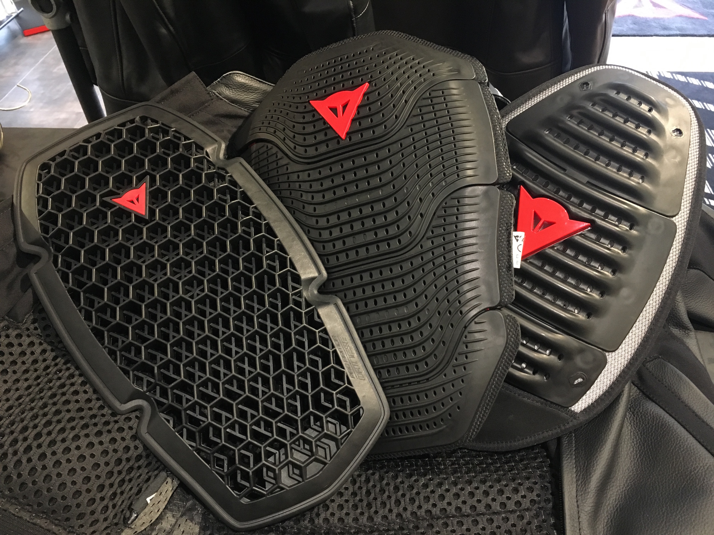 ダイネーゼの最新技術を搭載したレザージャケット【MUGELLO LEATHER