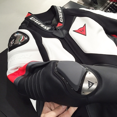 VR46レプリカ含むグローブ入荷開始。最上級ジャケットも！