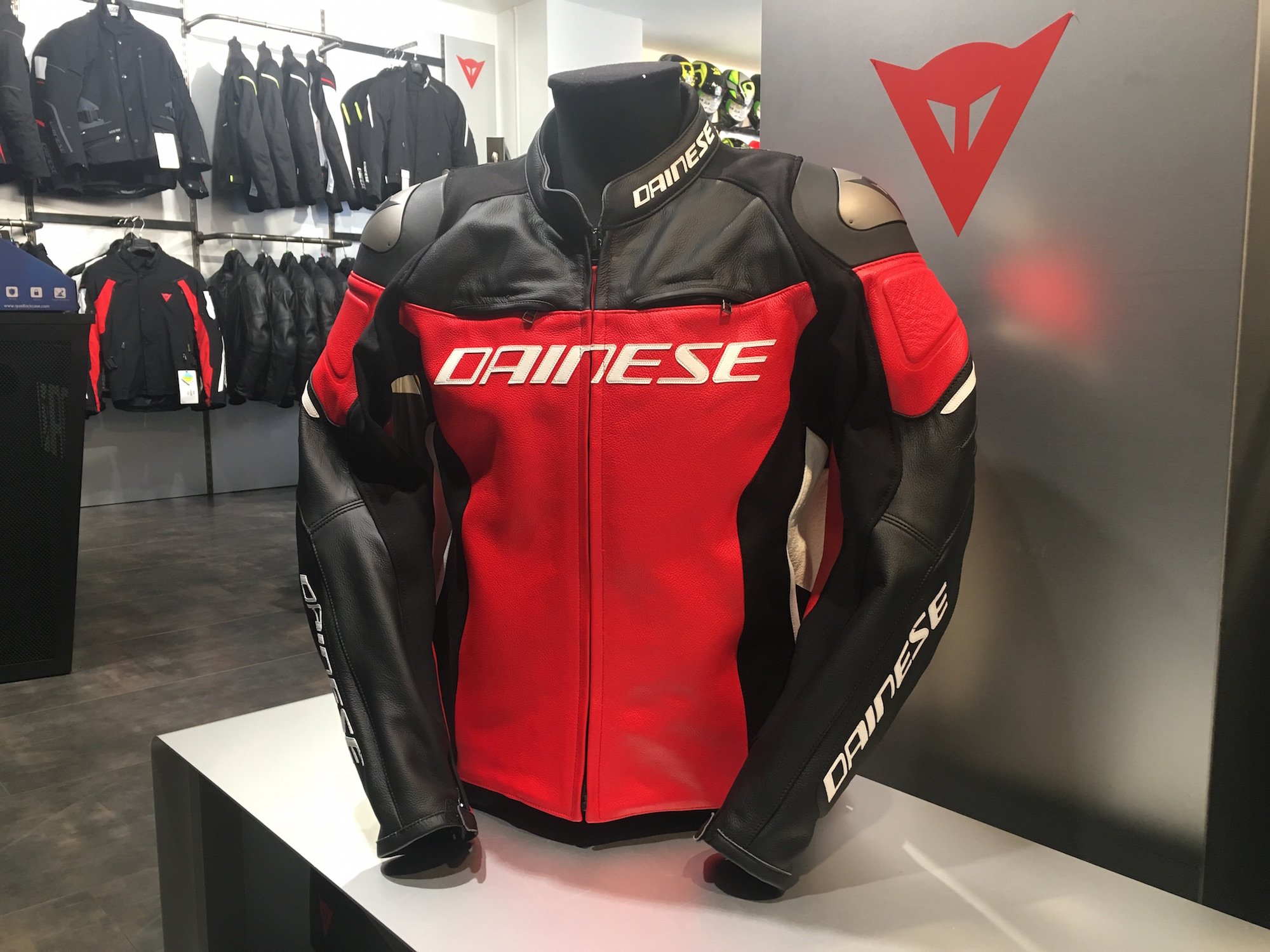 貴重なカラーのレザージャケットのご紹介