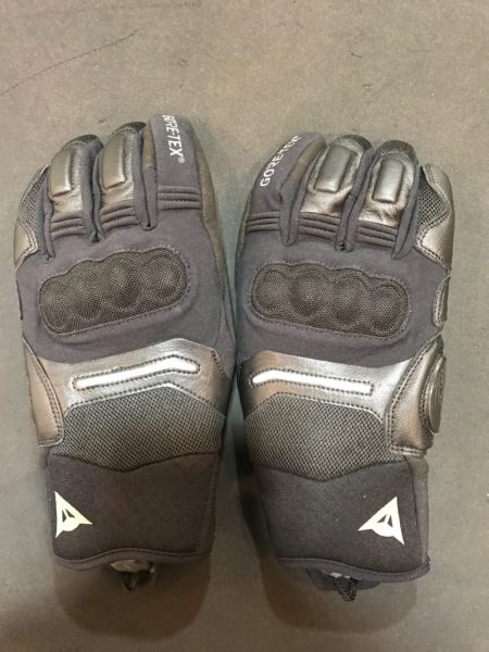 ダイネーゼ グローブ SOLARYS SHORT GORE-TEX 人気のウィンターグローブSOLARYS SHORTのご紹介
