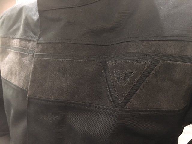 オシャレで機能的なジャケットが入荷致しました！