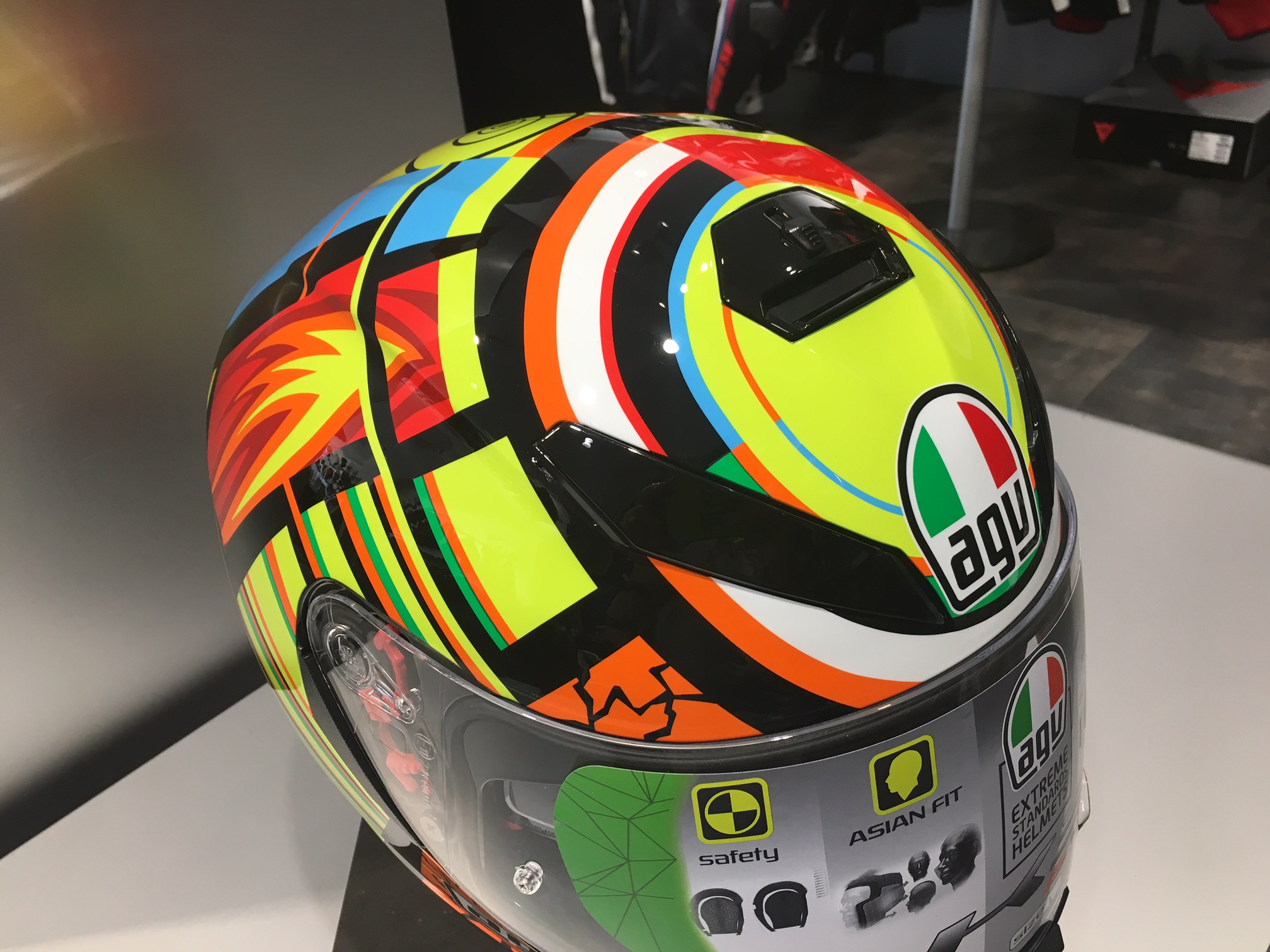 AGVヘルメットの人気カラーをご紹介