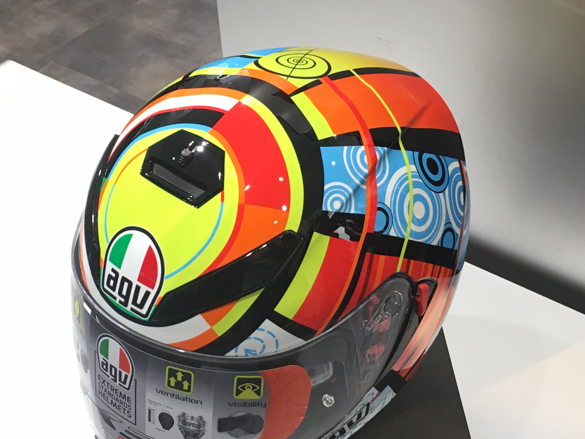 agv K-3 SVバレンティーノ・ロッシ Rossi ✦ Lサイズ AGVヘルメットの人気カラーをご紹介