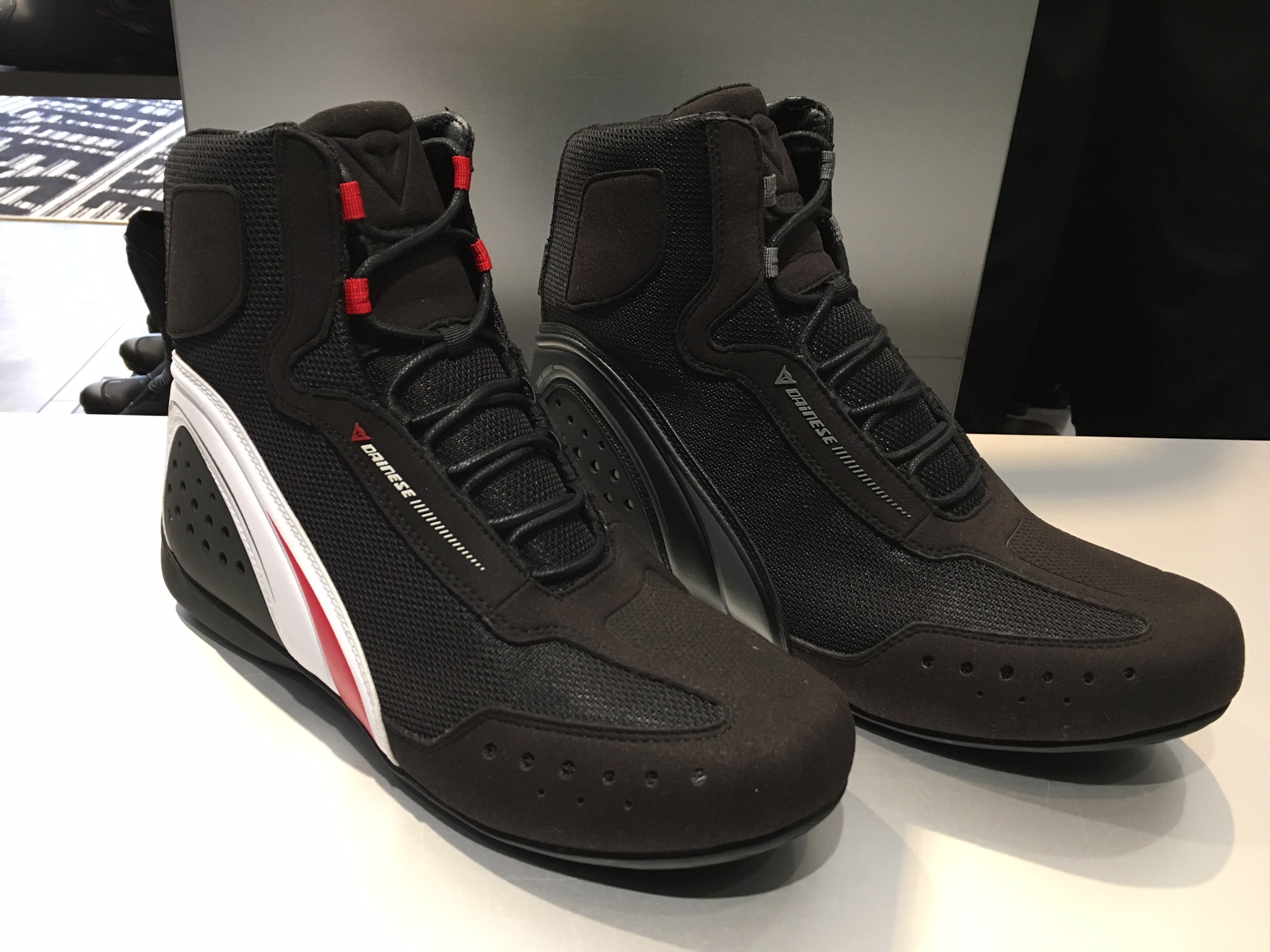軽くて快適なシューズ【MOTORSHOE SHOES】