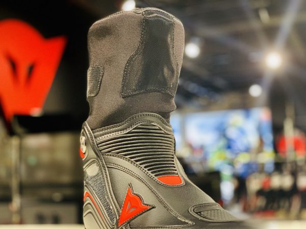 予約受付中】 dainese AXIAL D1 US7.5 JP26.5レーシングブーツ ienomat