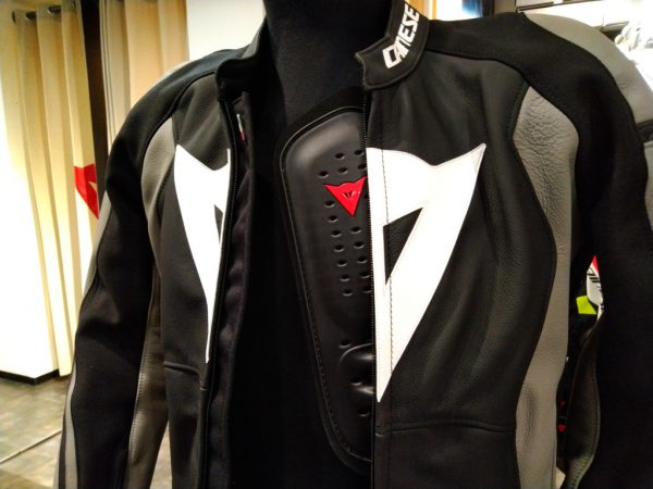レザージャケットの新スタンダードモデル
