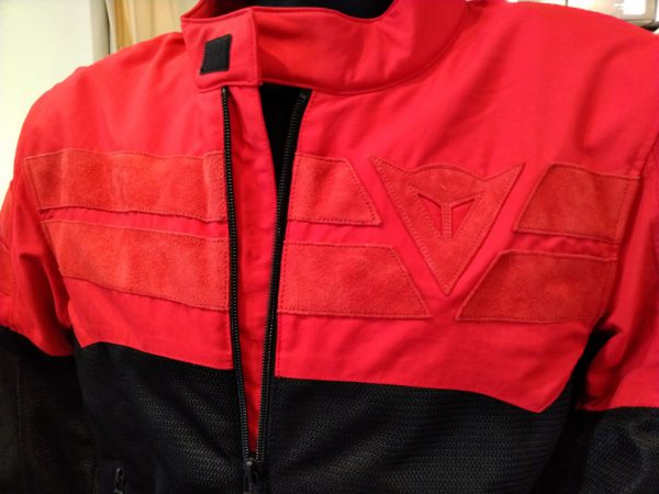 鮮やかなカラーラインアップが魅力のメッシュジャケット