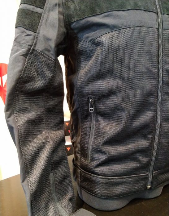 鮮やかなカラーラインアップが魅力のメッシュジャケット