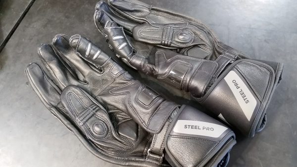 最新作アドバンスレーシンググローブの『STEEL-PRO GLOVES』が入荷しま