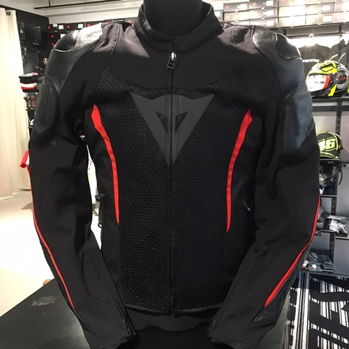 レーシーなデザインのメッシュパンツが入荷しました！