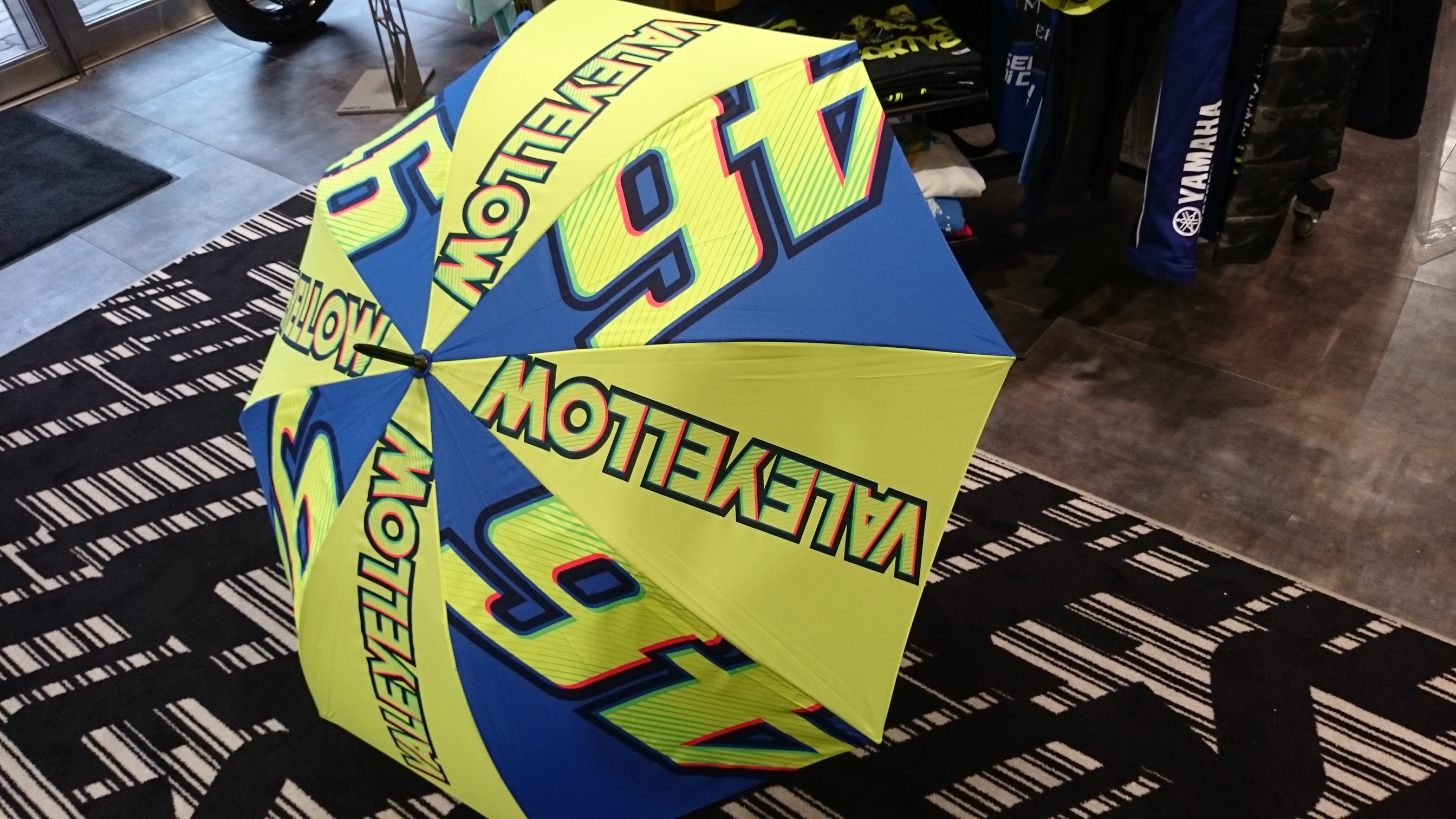 VR46 ロッシグッズコーナー！