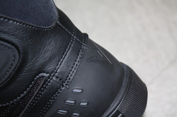 新作GORE-TEXシューズ「STREET DARKER GORE-TEX SHOES」が入荷!!