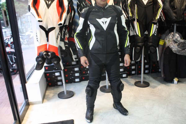 ダイネーゼ DAINESE レザーパンツ EU44/US34 黒 MISANO バイクウエア