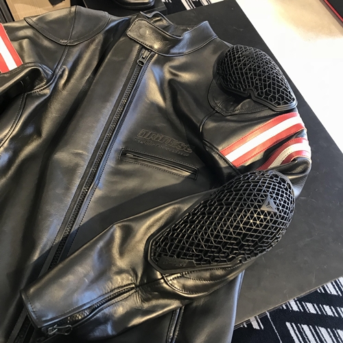 【激レア】DUCATI レザージャケット DAINESE 52 肩プロテクター 激レア】DUCATI レザージャケット DAINESE 52 肩プロテクター
