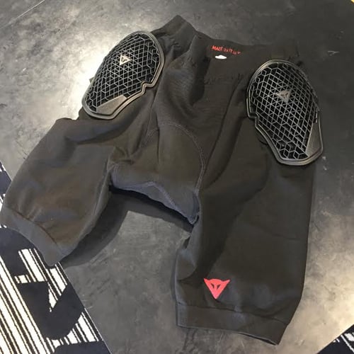 普段着の下にも着られる！プロテクターインナーのご紹介