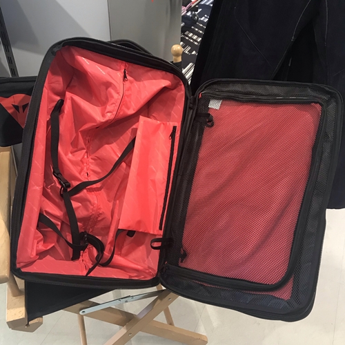 旅行やお出かけにおすすめのキャリーバッグのご紹介です。