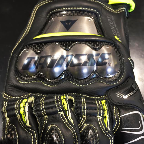 最上級グローブに新色が登場致しました♪