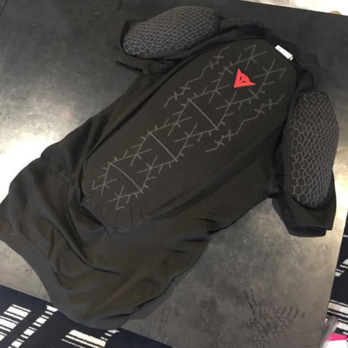 普段着の下にも着られる！プロテクターインナーのご紹介