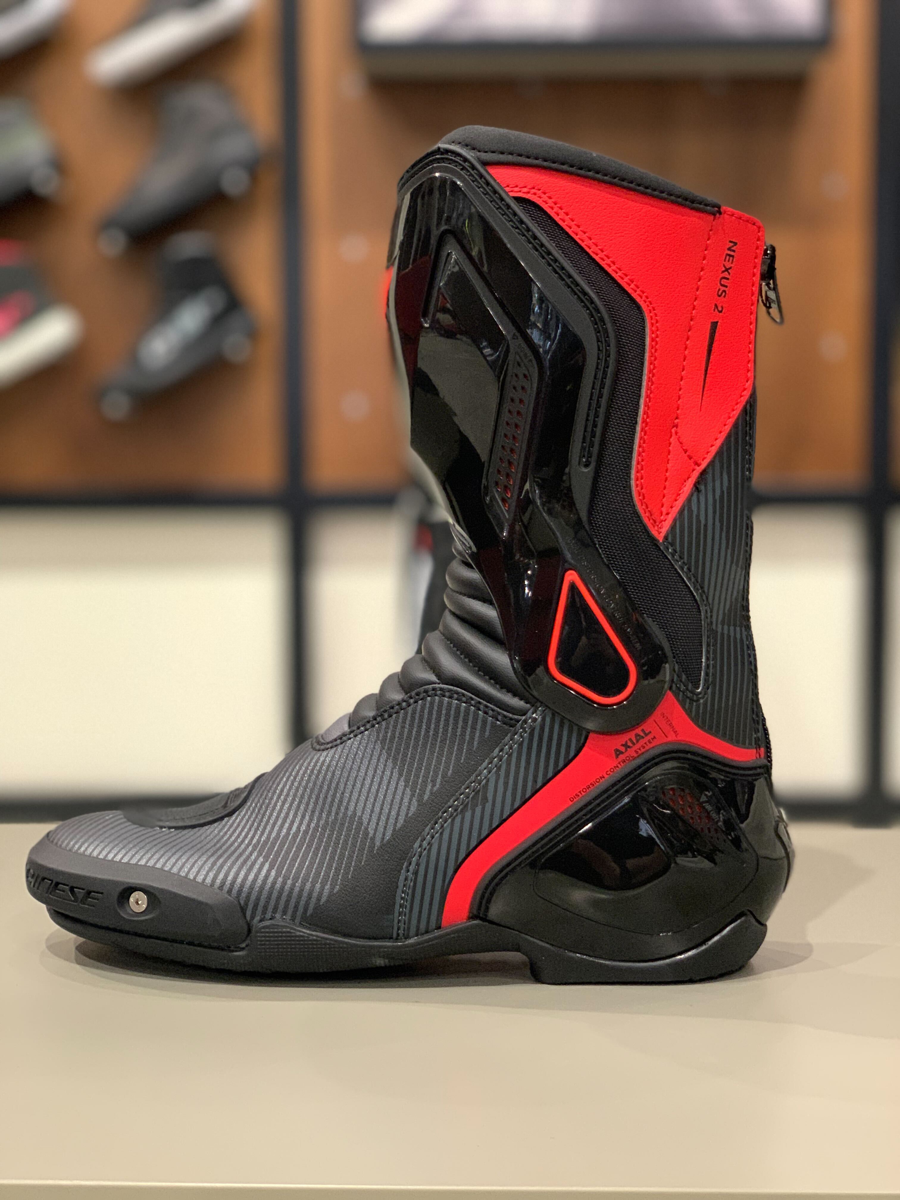 Dainese ダイネーゼNexusバイクブーツ ブラック/レッド 人気のブーツに 