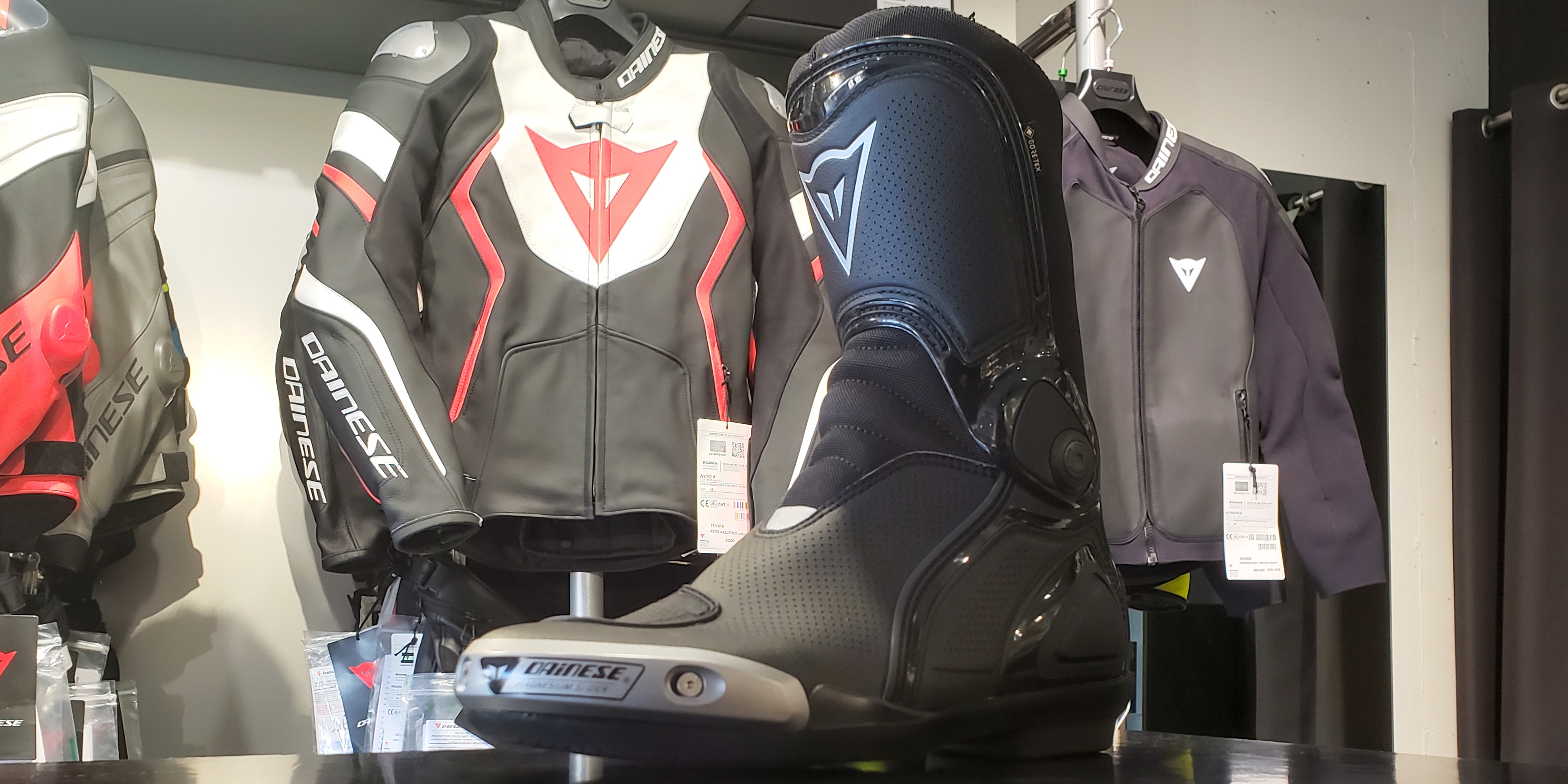 人気ブランドの Dainese ライディングブーツ SPORT MASTER GORE-TEX